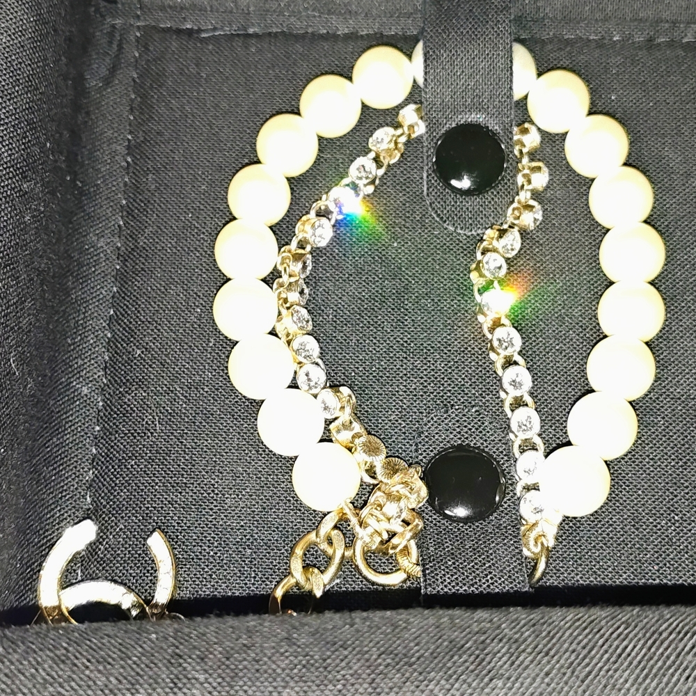 Elegant Chanel Pearl and Crystal Bracelet With Box And Gift Bag - Picture 8 of 12